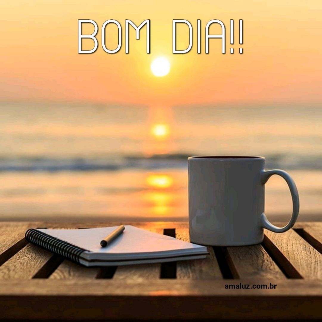 uma xícara de café e um por do sol